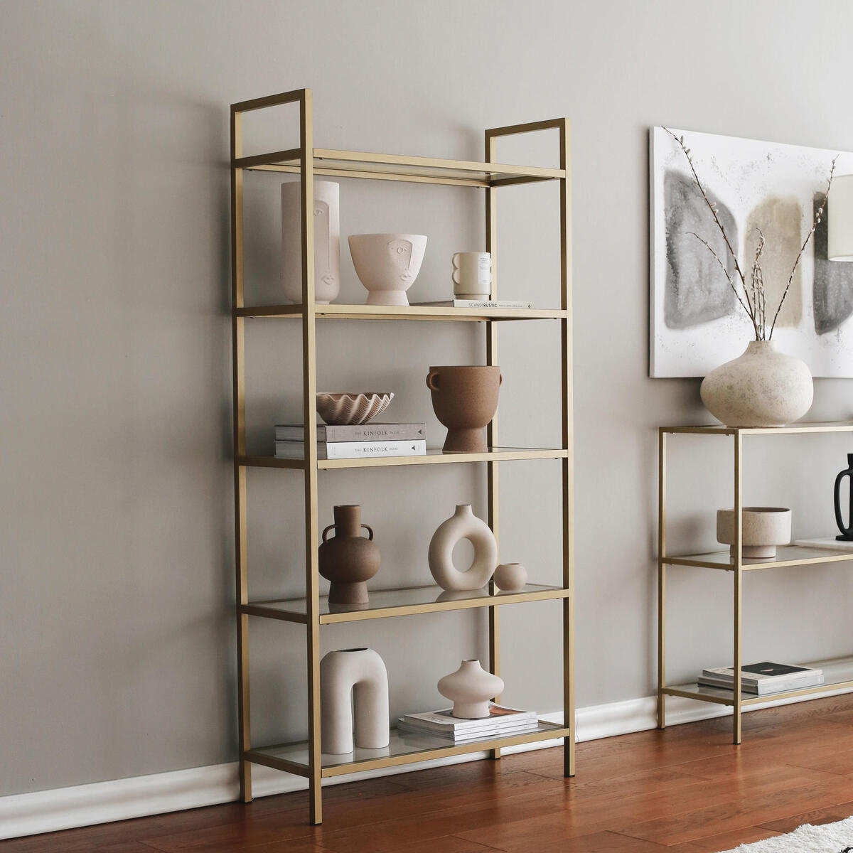 Wandregal h165cm aus goldenem Metall und Glasregalen Lola Tall Aktion Wandregal h165cm aus goldenem Metall und Glasregalen Lola Tall Aktion