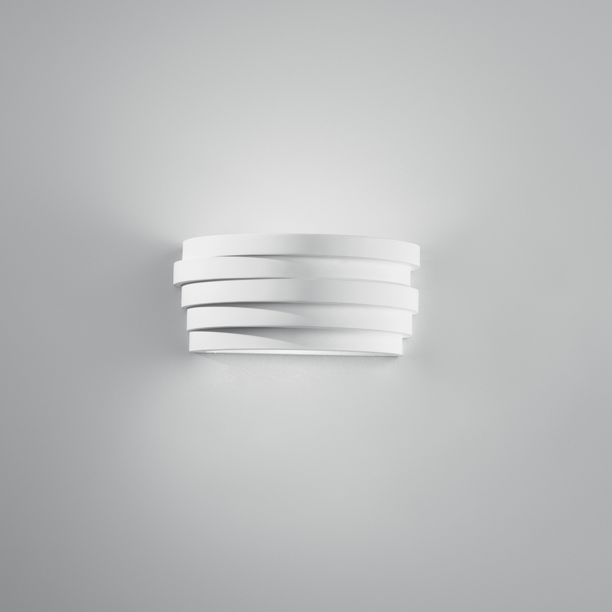 Lackierbare Gips-Wandleuchte mit satiniertem Glasdiffusor Flow Aktion