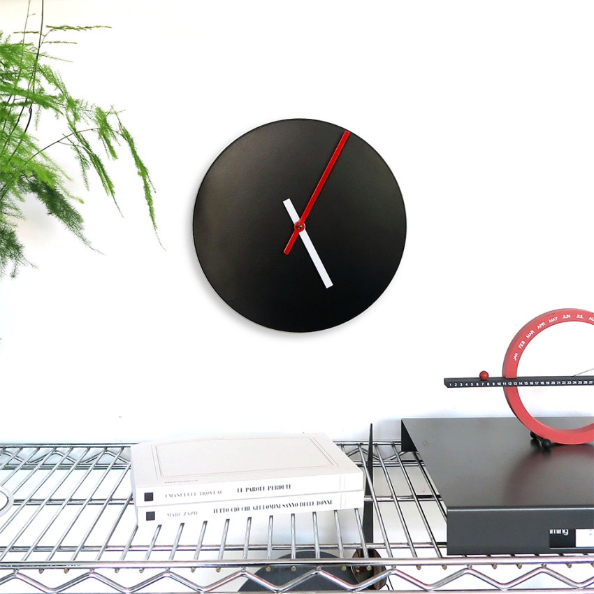 Runde Wanduhr im modernen Minimal-Design, schwarz, trendy Aktion Runde Wanduhr im modernen Minimal-Design, schwarz, trendy Aktion